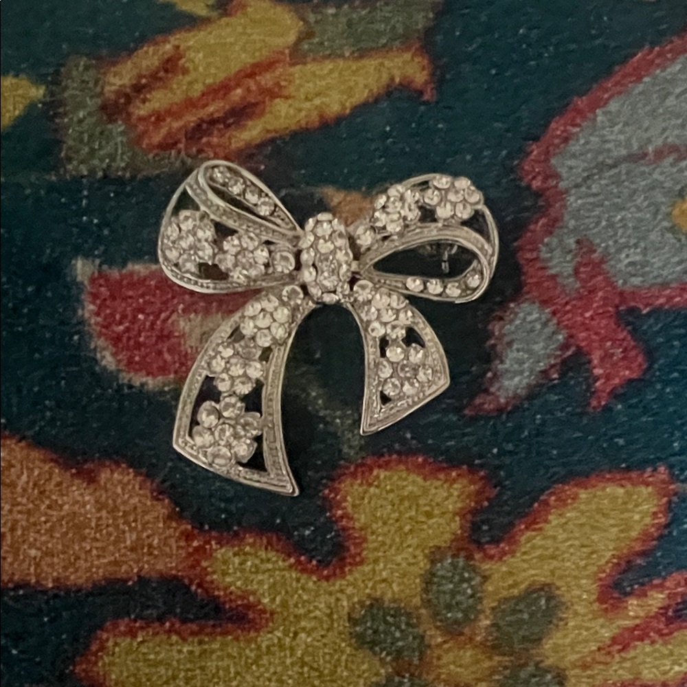 Sparkling Crystal Bow Brooch
